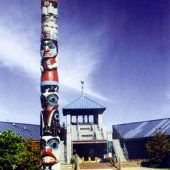 Umpqua Discovery Center Totem