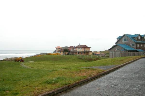 Bandon, City of (8/7/2007 - Credits: Peter Gluck)