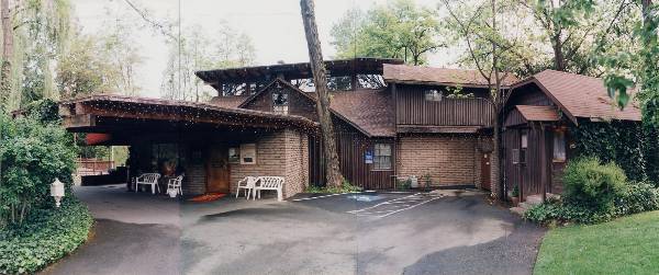 R-Haus Restaurant