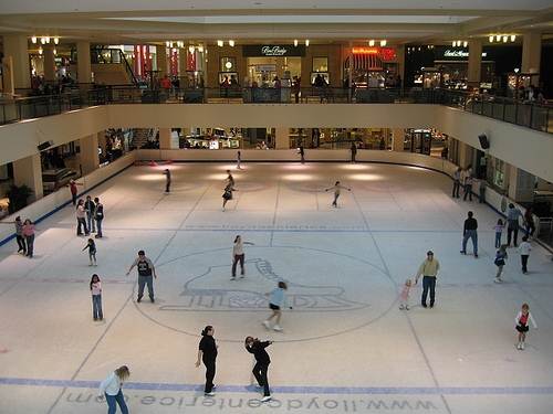 Lloyd Center Ice Rink