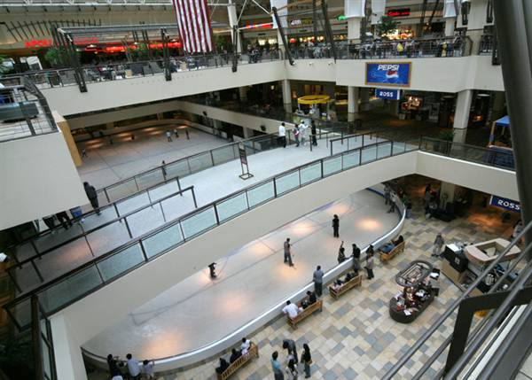 Lloyd Center Ice Rink