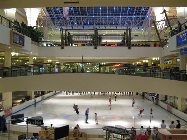 Lloyd Center Ice Rink
